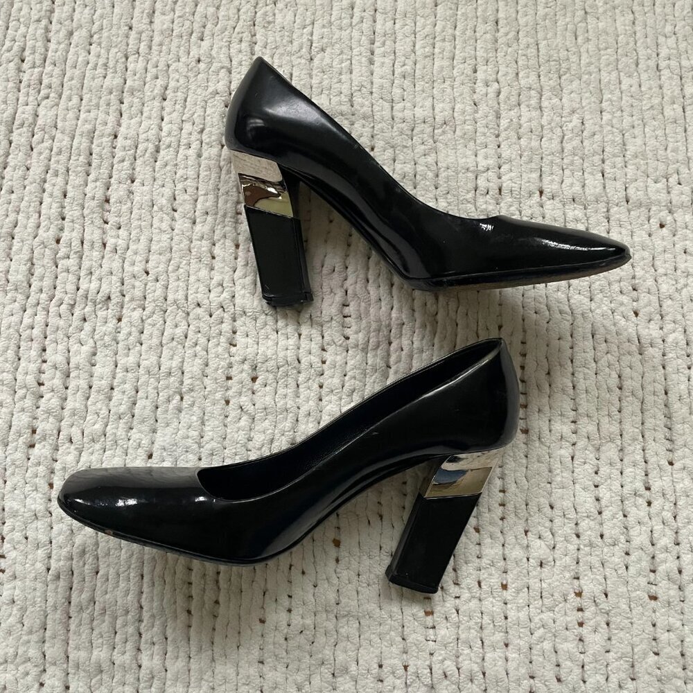 Prada Women's SIlver Accent Black Patent Leather Pumps - Size 8/38.5 - Picture 2 of 8